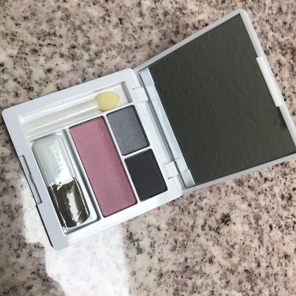 Clinique Eyeshadow & Blush Compact - Picture 3 of 5
